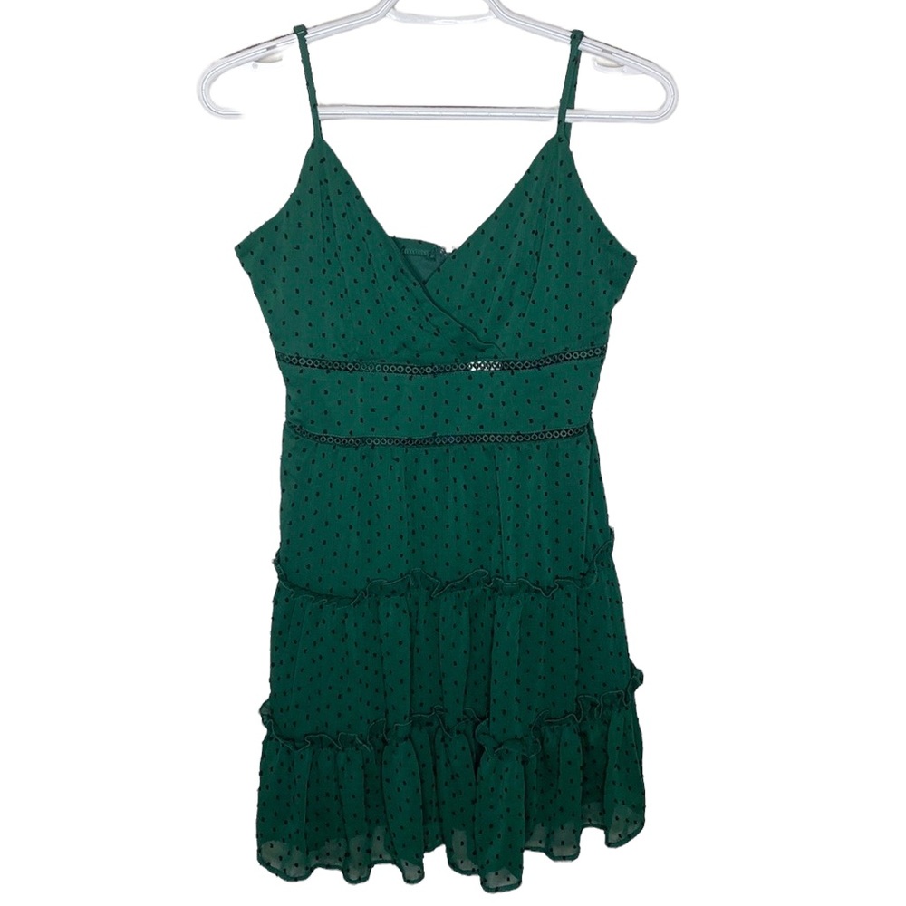 Francesca’s Mi Ami Hunter Green Clip dot tiered ruffled dress size M